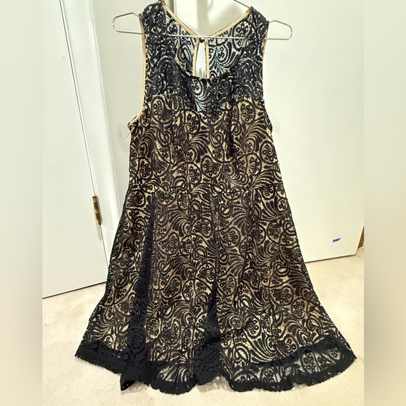 Forever 21 Dresses & Skirts - Forever 21 Black and tan  Lace Dress